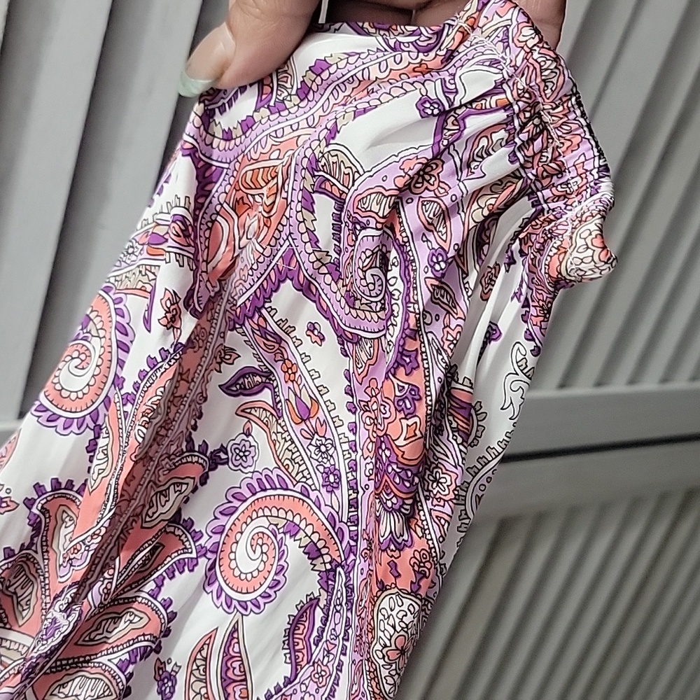White House Black Market Purple and White Paisley Blouse With Slits On Sleeves - Picture 5 of 13